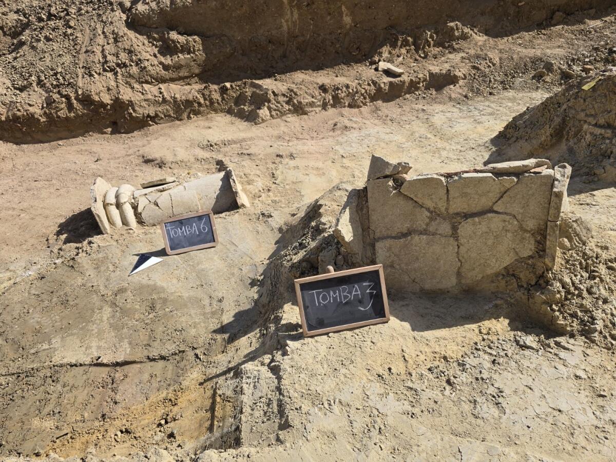 Una necropoli greca all’orto Pasqualello: affiorano sei tombe e corredi funerari - 