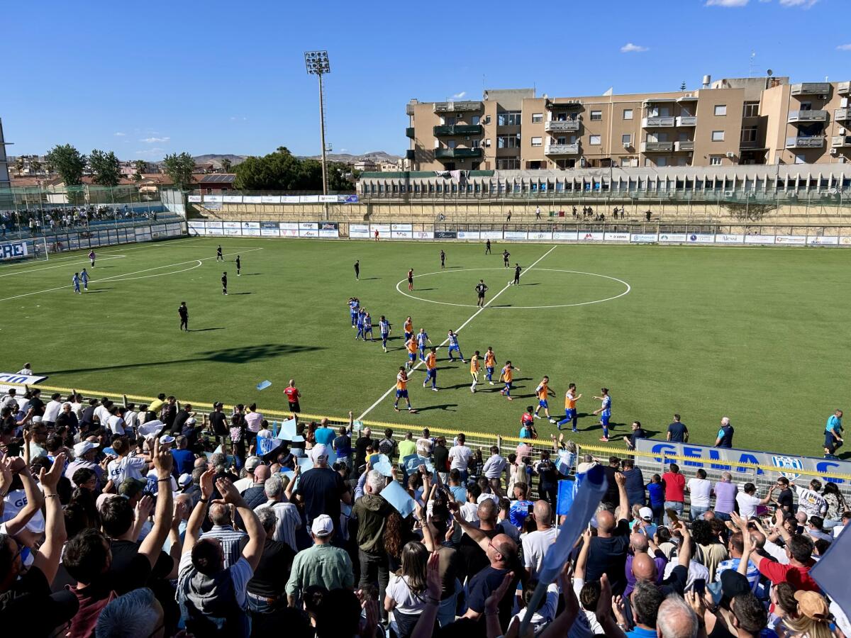 Il Gela non sbaglia: 3-0 al Venafro in un “Presti” gremito e colorato di biancazzurro - 