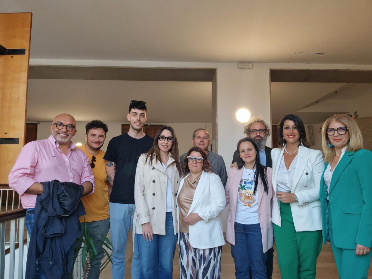 Mandale colorate per decorare via Pisa e via Morello - 