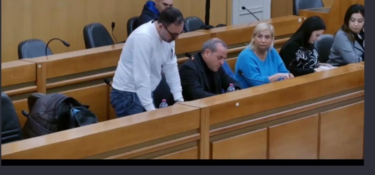 L’opposizione:”la maggioranza la smetta di aprire la bocca per avere 5 minuti di notorietà” -