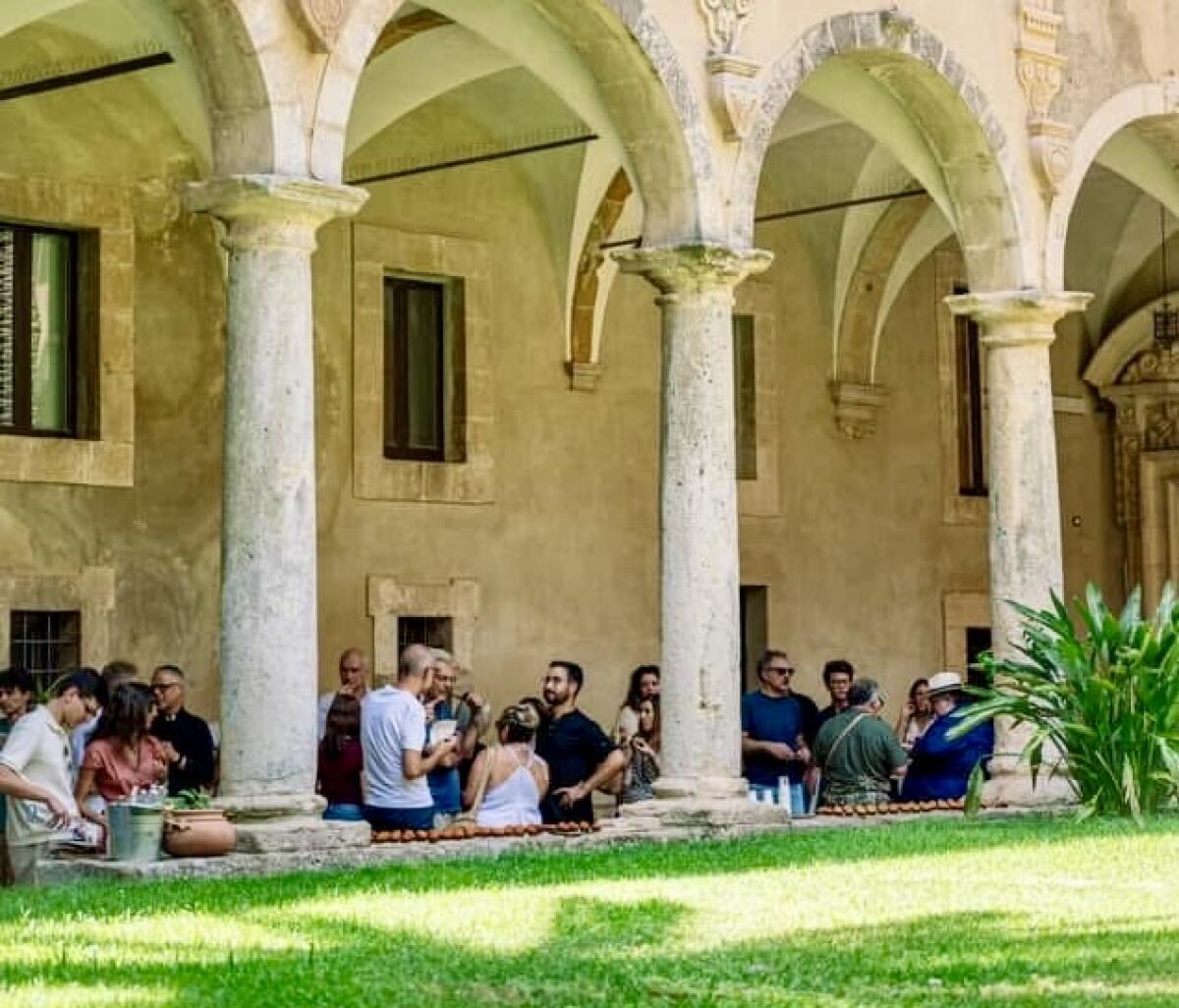 Dalla Biennale di Venezia al Borgo di Santo Pietro: ad “Arte di GiadA” anche artisti gelesi -