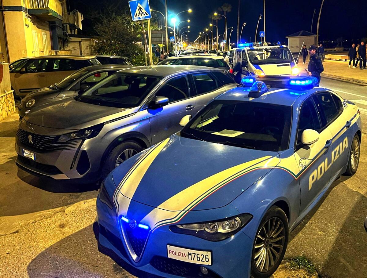 Sosta selvaggia al lungomare, controlli della polizia - 