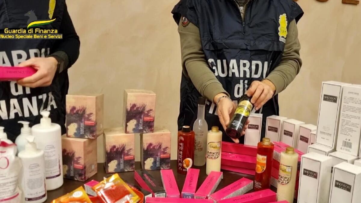 Cosmetici, accessori di telefonia, bigiotteria sequestrati dalla GdF -