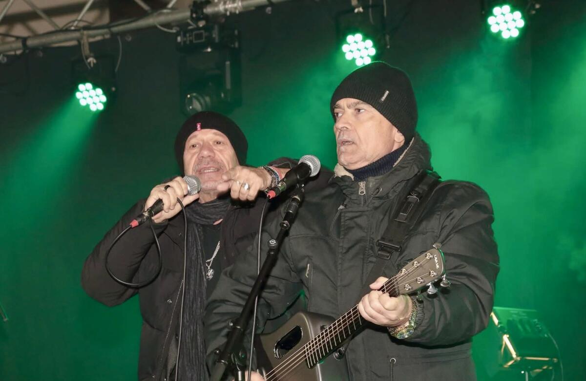 Niscemi, il concerto degli Audio 2 concluderà questa sera il programma della Sagra del Carciofo -