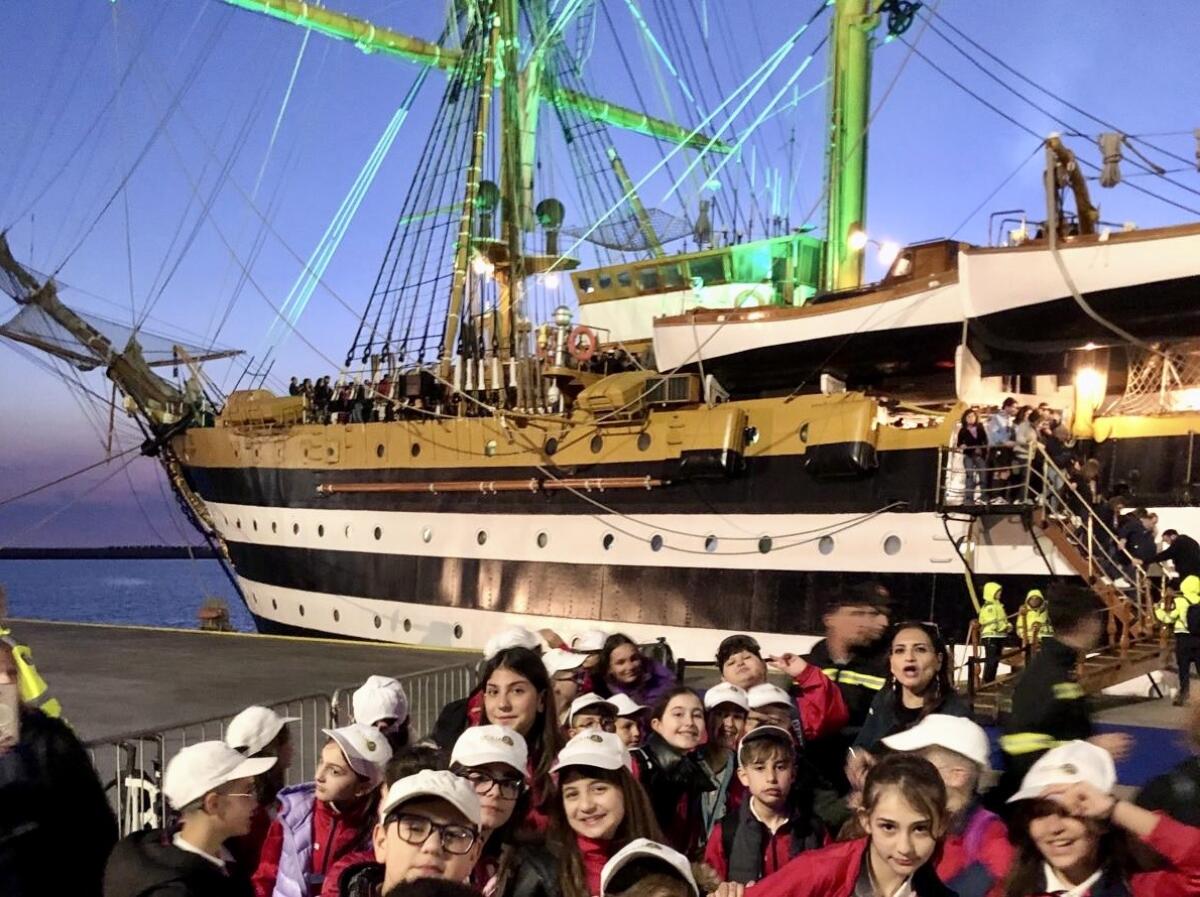 Esperienza indimenticabile sull’Amerigo Vespucci per gli alunni della “Romagnoli-Solito” - 