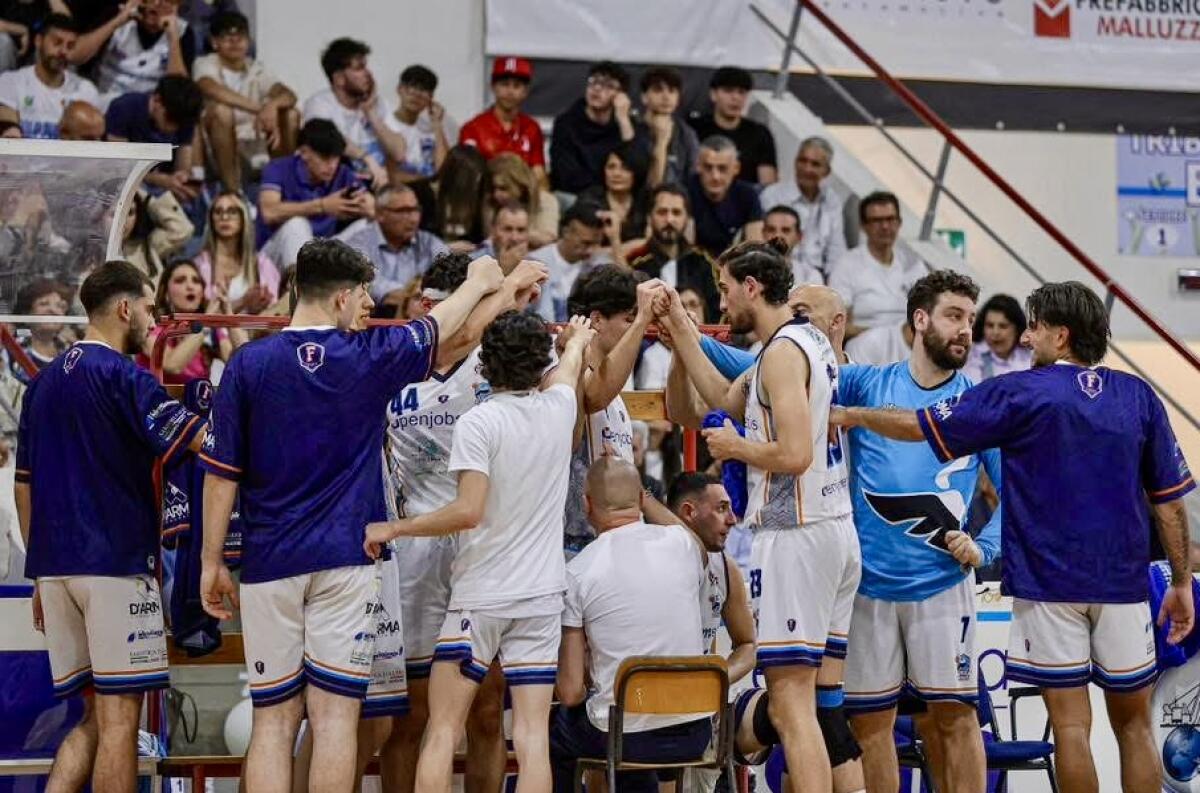 Il Gela lotta ma non basta, Dierre allunga nel finale: sconfitta a Reggio, gelesi eliminati in semifinale -