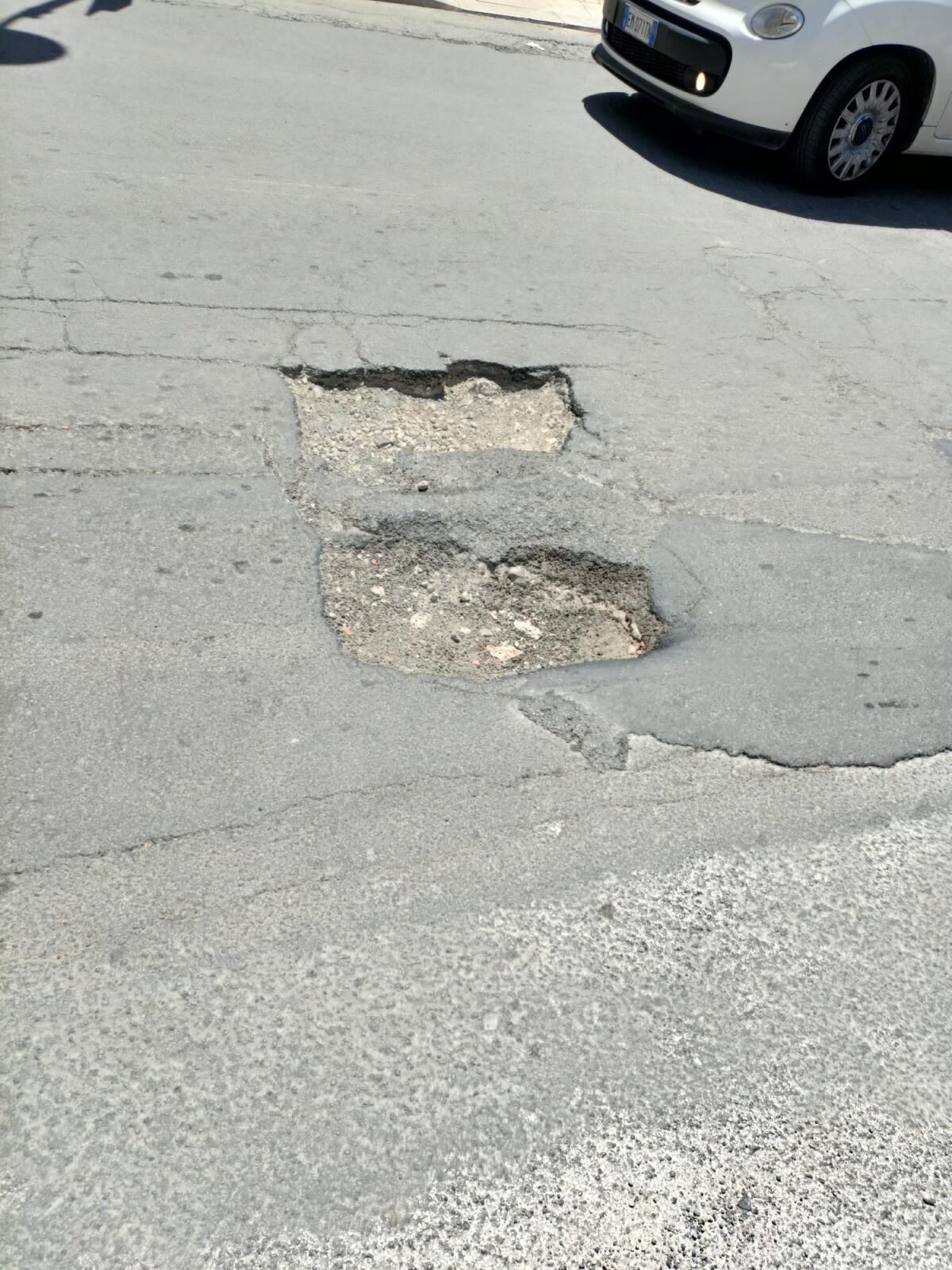 Terlati:&#8221;per il centro soldi per fiori, feste ed esperto,per le periferie nulla.Solo buche e degrado&#8221; - 