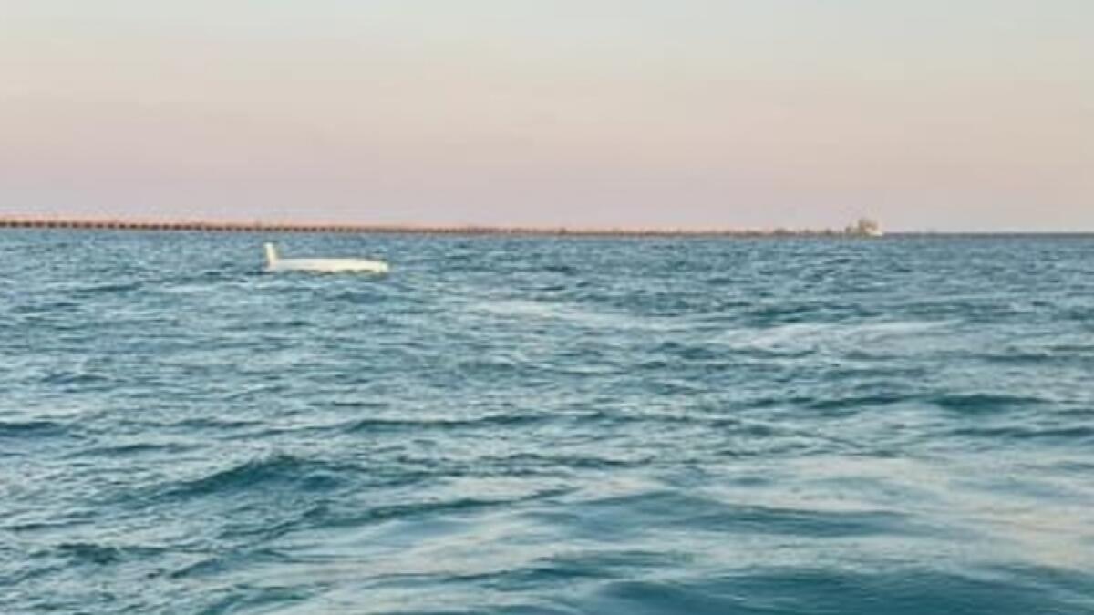 Natante si ribalta, equipaggio salvato dalla Guardia Costiera -
