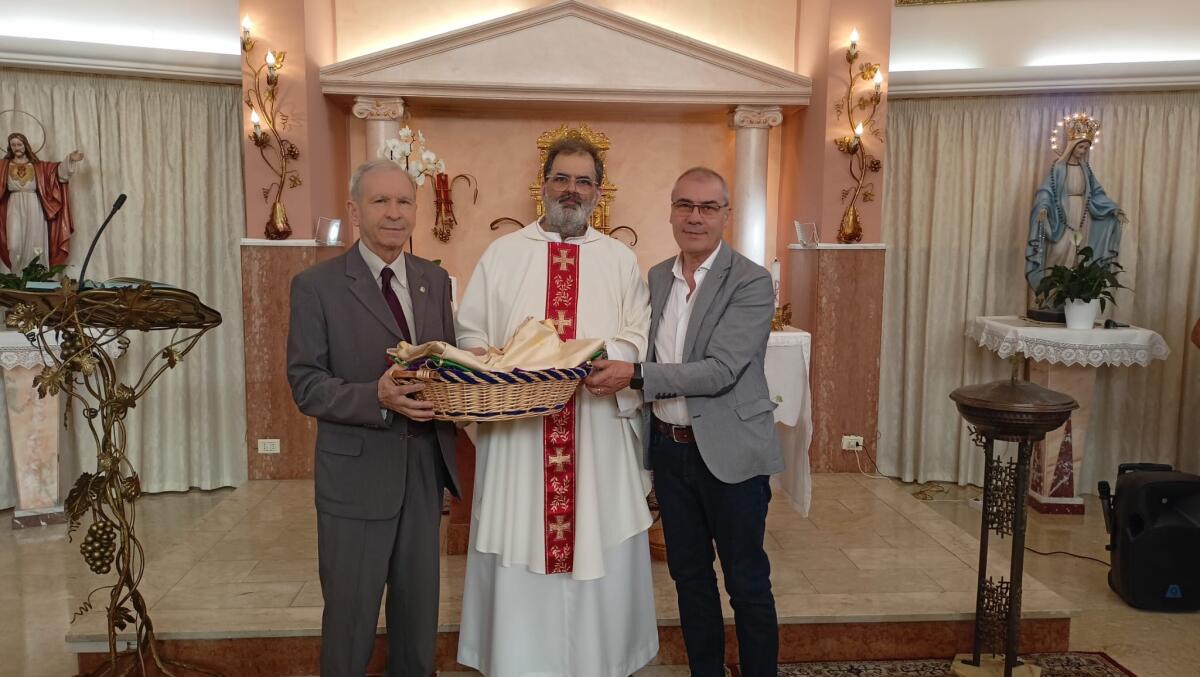 Il Lions Club Gela Host dona paramenti liturgici alla cappella dell’ospedale: vicinanza alla comunità ospedaliera - 