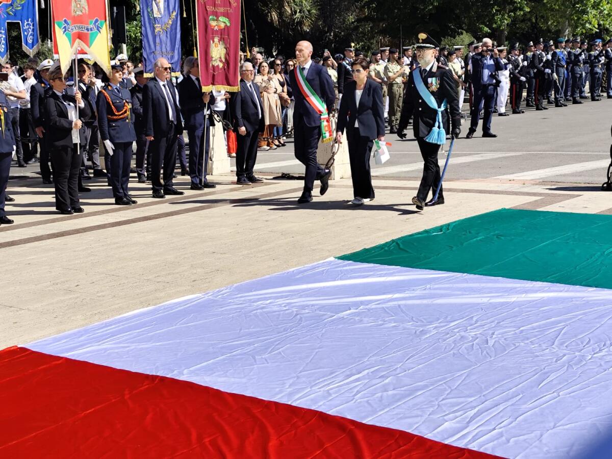 Folta partecipazione alla cerimonia per i 79 anni della Repubblica -