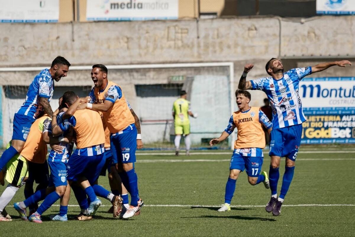 Le firme di Vincenzi e Savasta a Venafro: netto 0-2, il Gela vola in finale - 