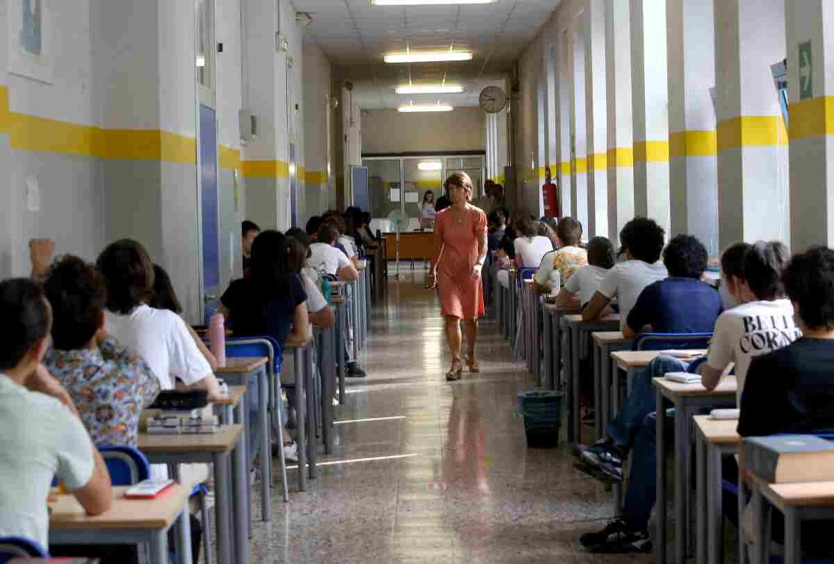 Caos agli esami di maturità: studentessa col cellulare, esclusa - 