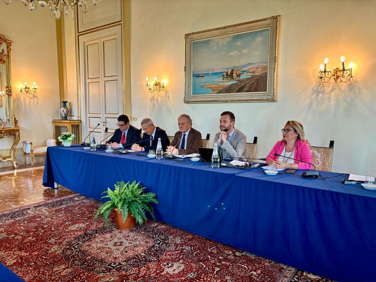 Commissione antimafia a Caltanissetta: l&#8217;emergenza armi e droga mentre crescono le denunce del racket e calano gli incendi a scopo estorsivo - 