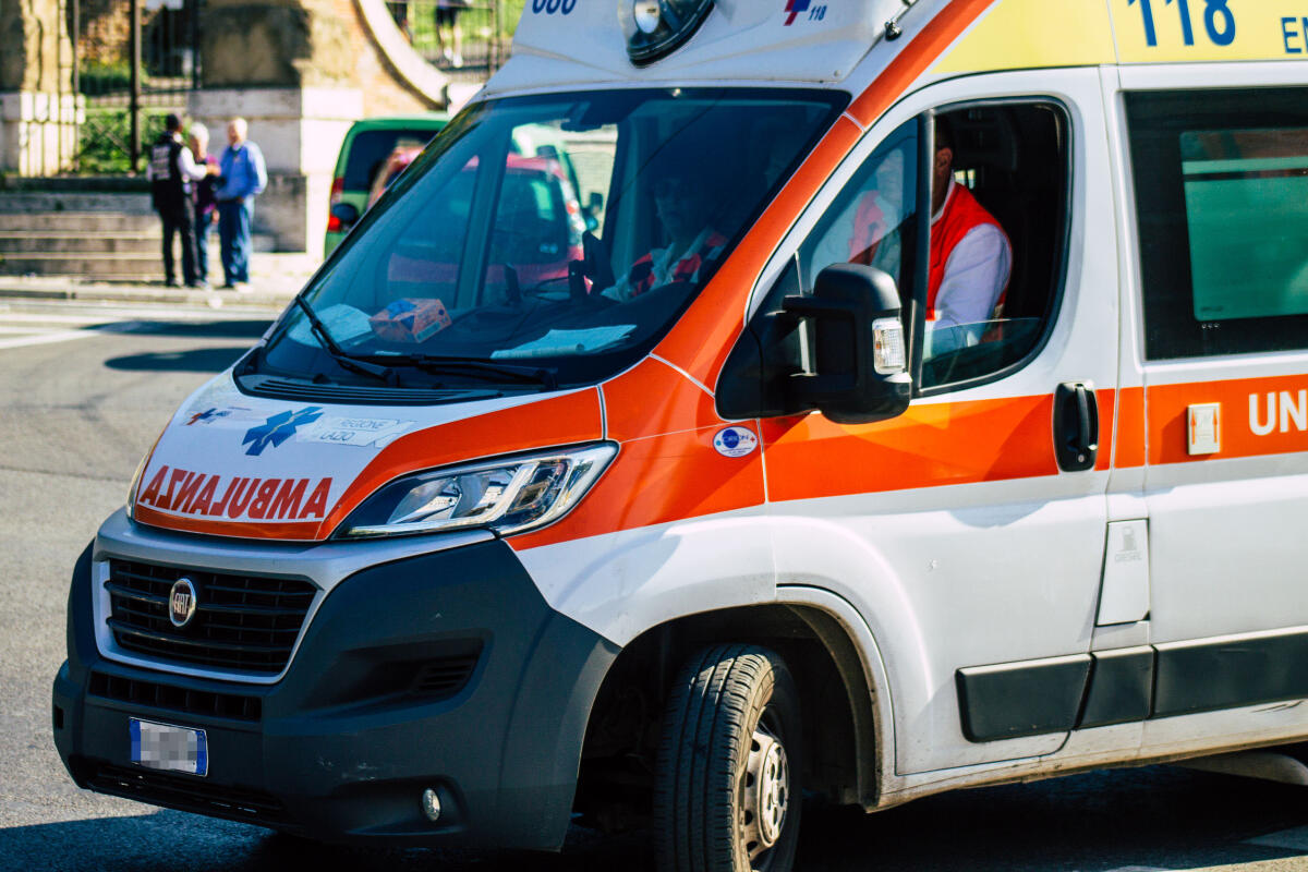 Scontro tra due auto: un morto nel Nisseno - Rome Italy September 29, 2019 View of a Italian ambulance driving through the streets of Rome in the morning