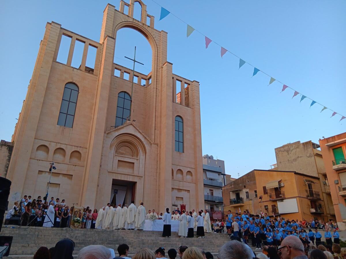 Corpus Domini a Gela. Il Vicario Di Dio: &#8220;ognuno faccia la sua parte di bene per una città normale&#8221; - 