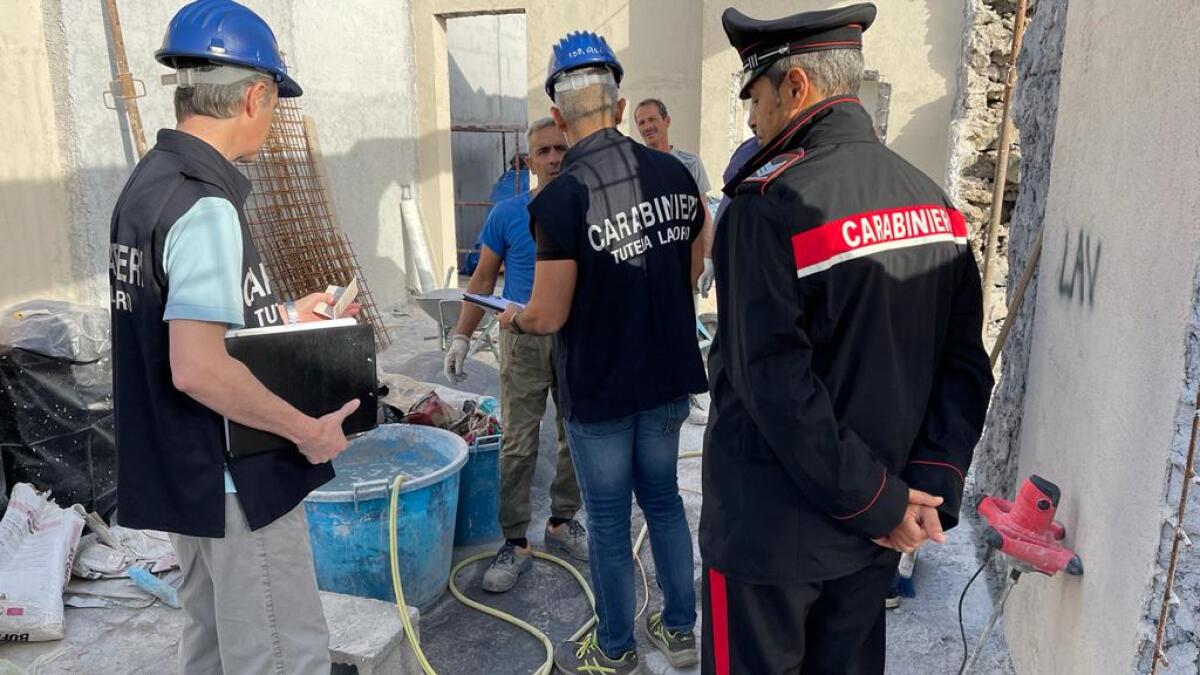 Ispezioni dei Carabinieri nei cantieri nisseni.Sanzioni per 30 mila euro - 