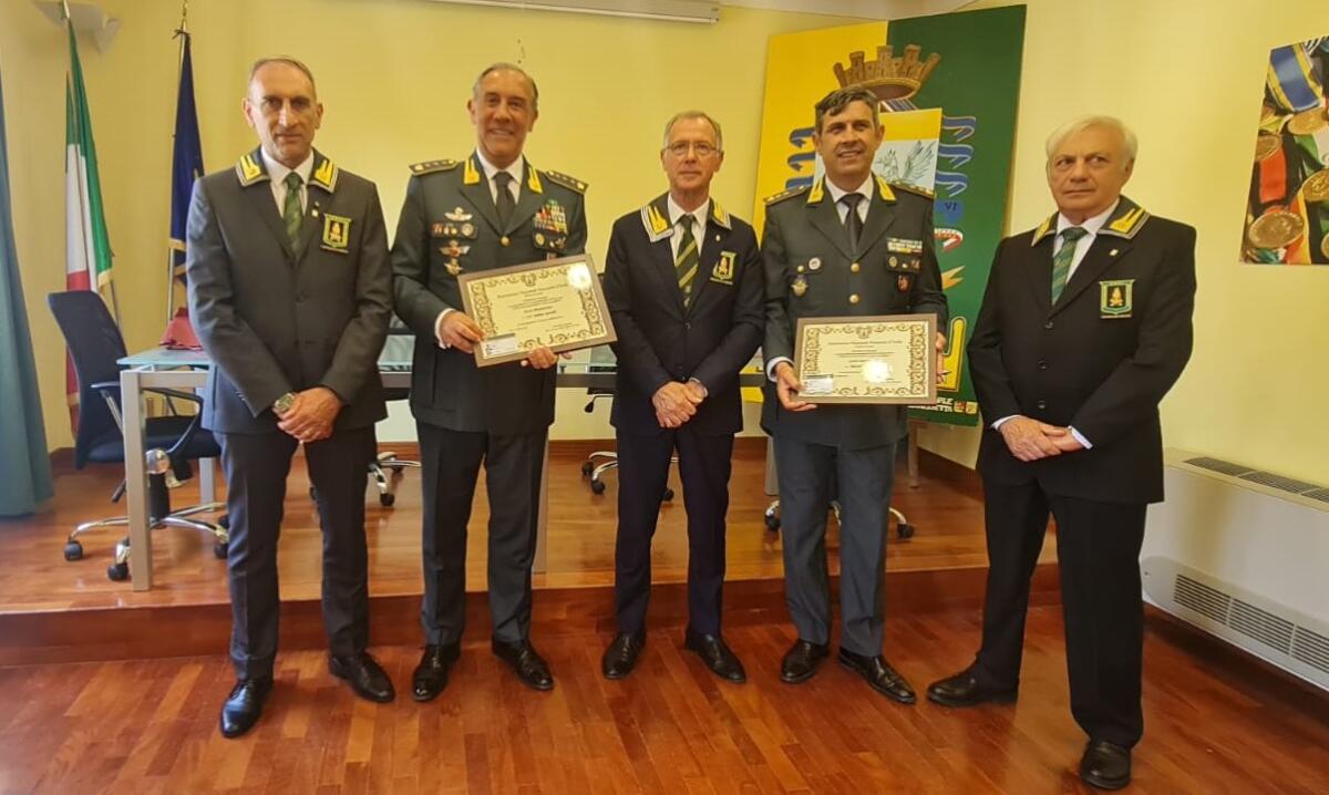 Il colonnello Gesuelli e il tenente colonnello Cerra soci benemeriti dell&#8217;Anfi nissena - 