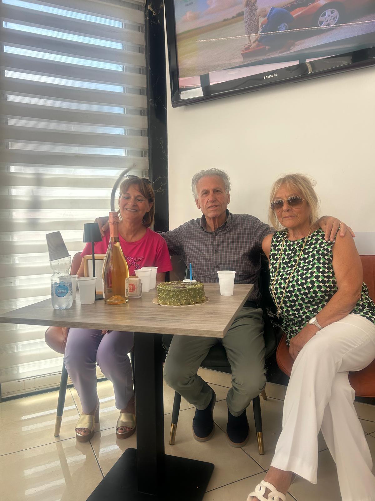 Liberal coffee con festa di compleanno e condanna della condotta del sindaco -