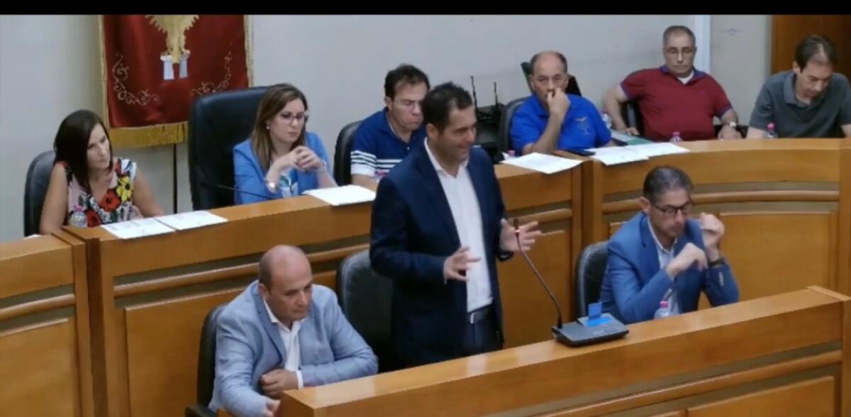 Di Stefano alle prese con l’opposizione silenziosa del Pd -