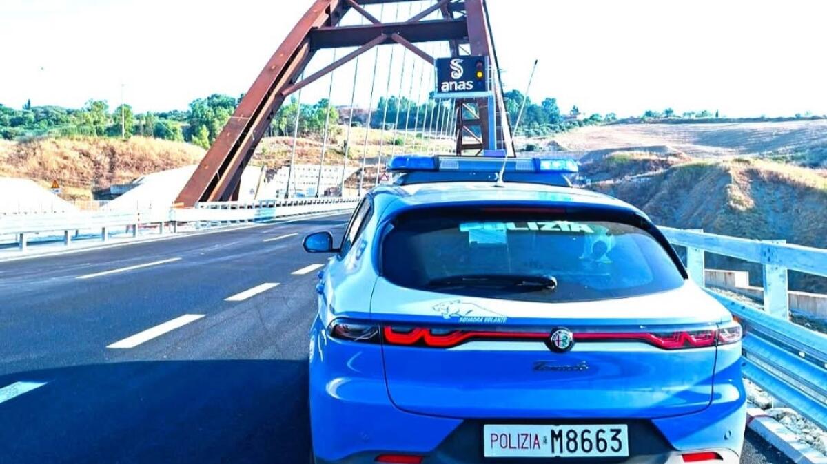 Soffre di claustrofobia, panico per una ragazza: interviene la Polizia sulla Caltanissetta-Agrigento -