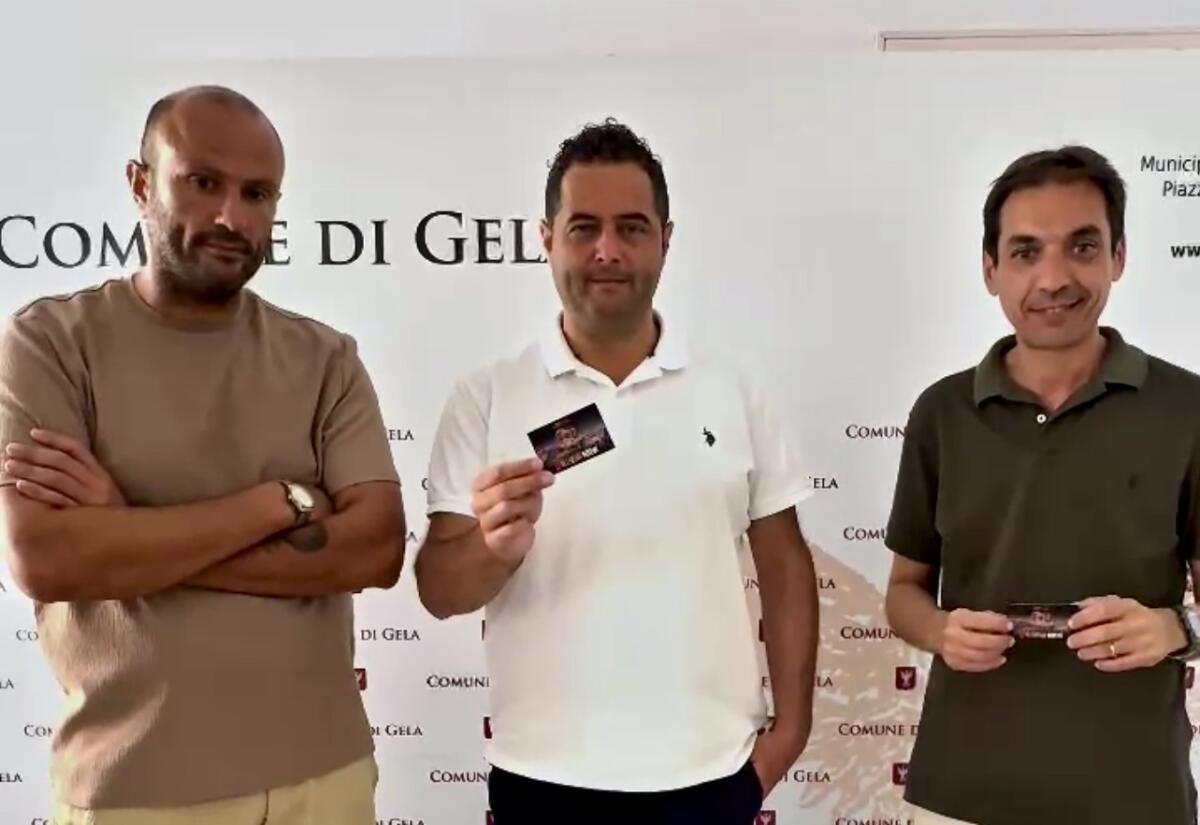 Nuova Città di Gela, parte la campagna abbonamenti. Tessera acquistata da sindaco e assessore -