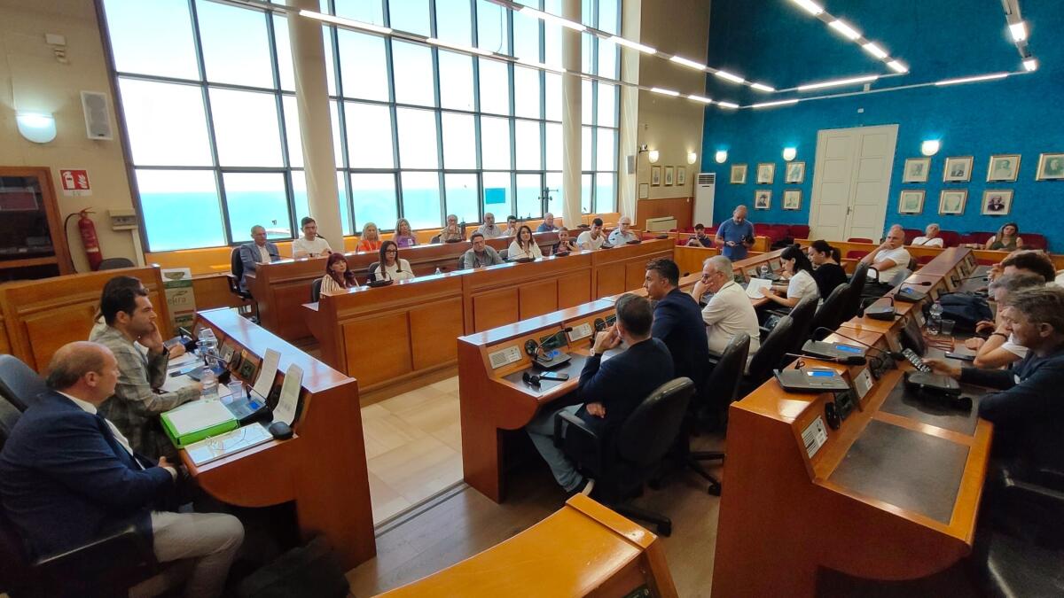 I consiglieri di opposizione contro il movimento del sindaco: “ci provocano perché temono l’azione comune” -