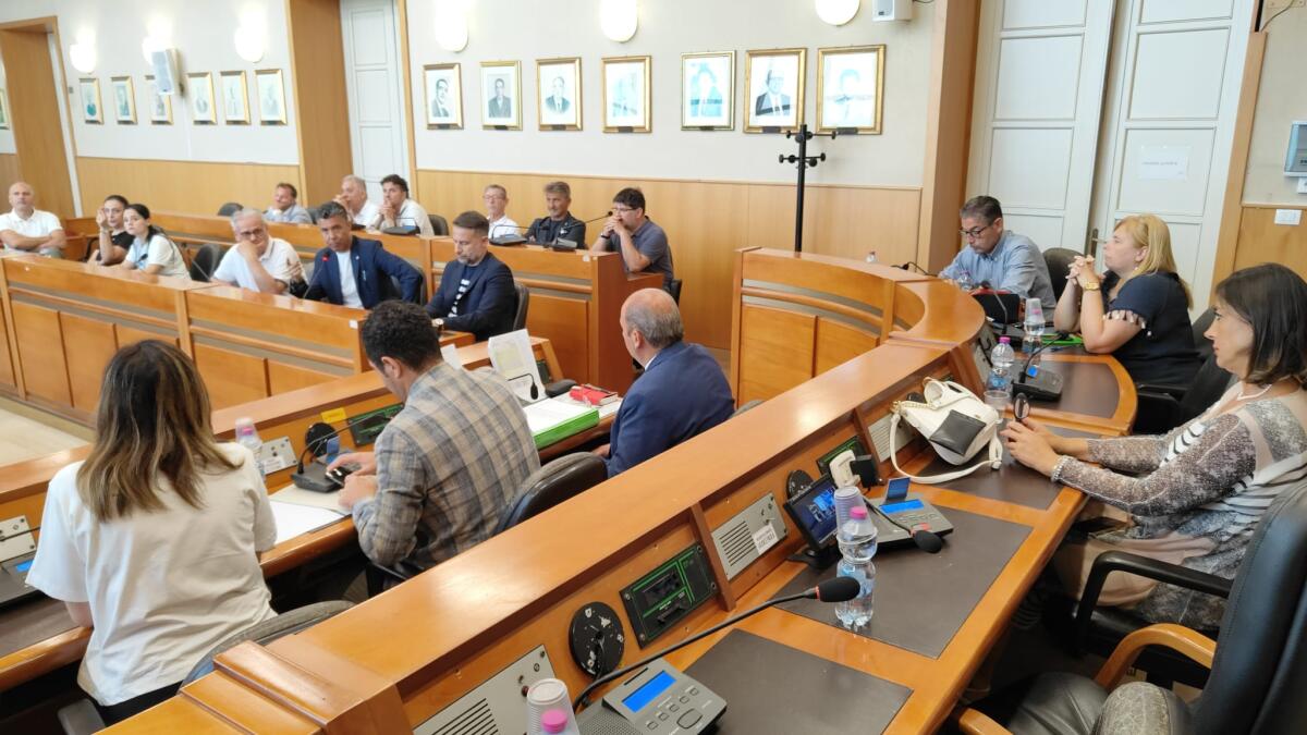 I consiglieri di opposizione contro l’on.Di Paola:”dice falsità, è lui che strumentalizza la sanità per i suoi fini politici” -