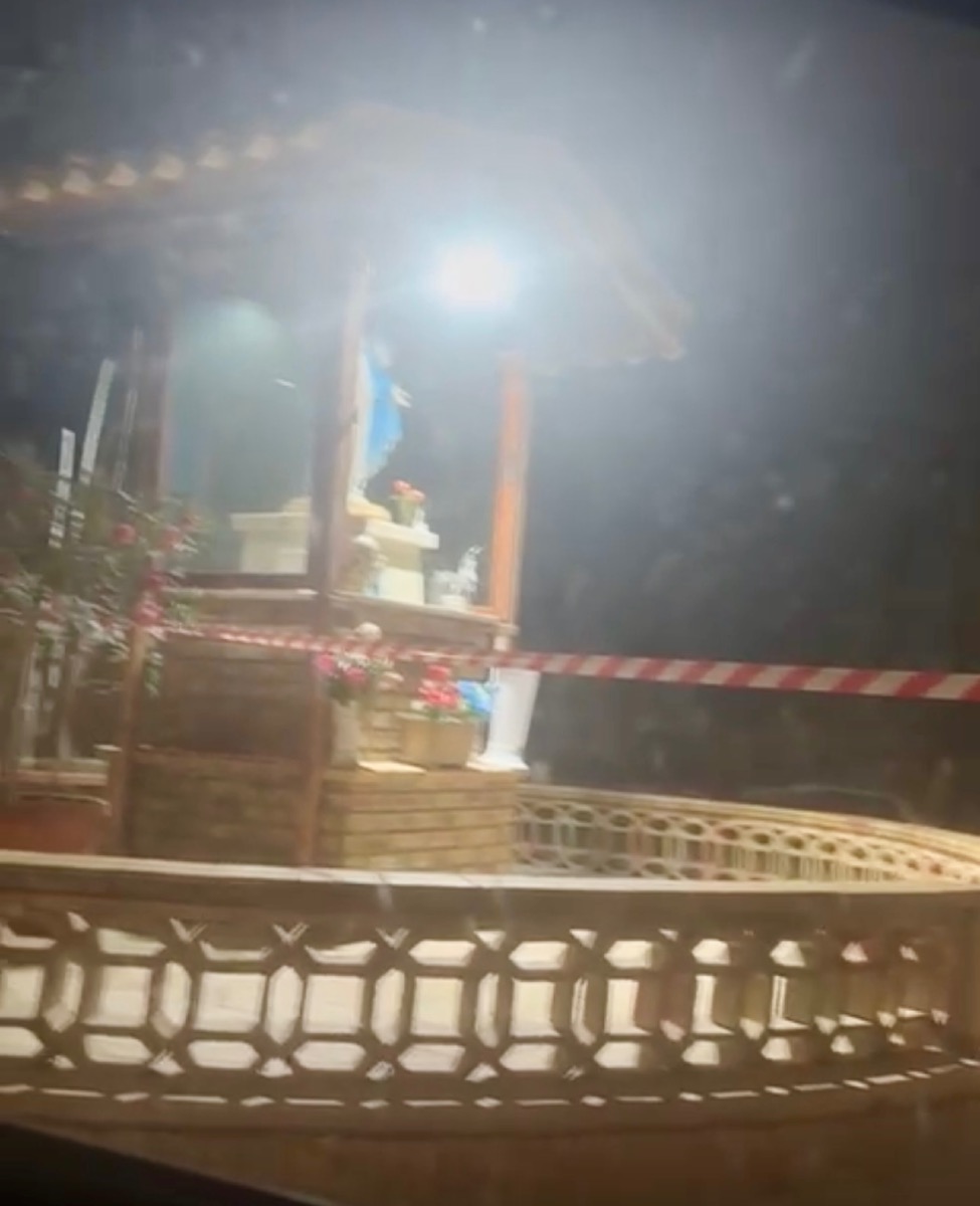 Manfria, tavolata in strada e accesso negato ai residenti -