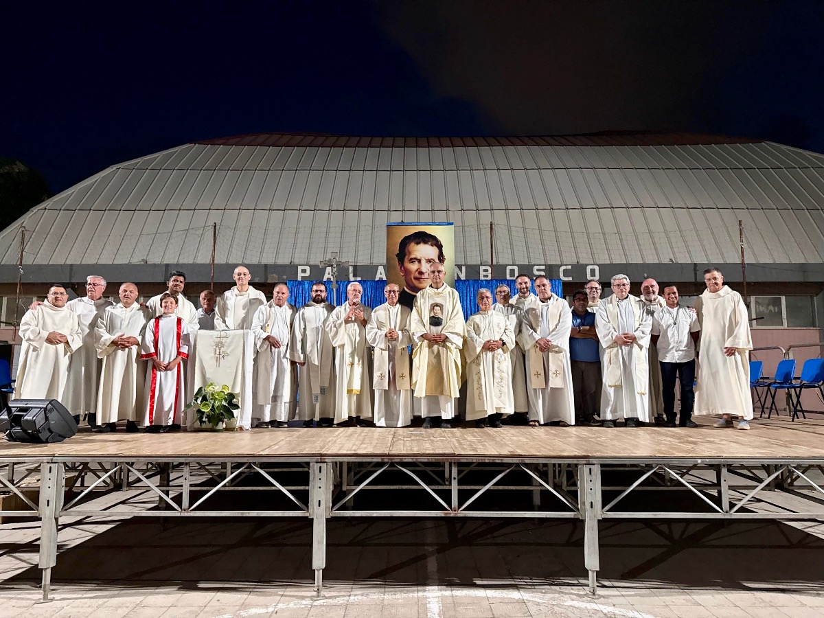 Don Gianni Lo Grande saluta la comunità salesiana