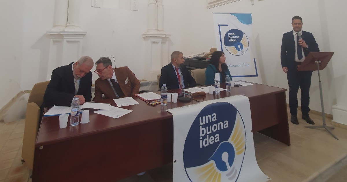 Scontro politico: Una buona idea replica a FdI - 