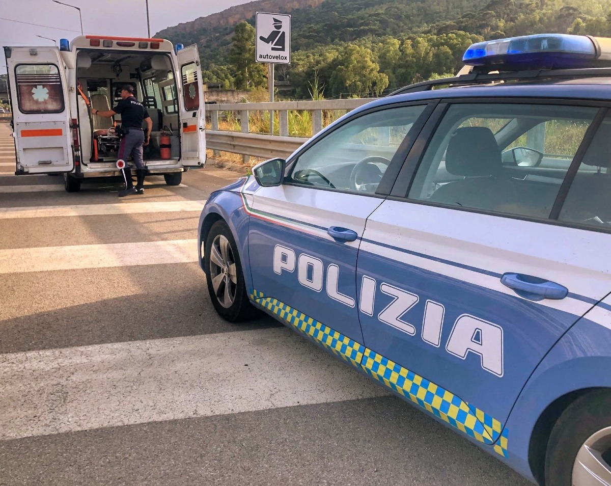Ambulanza non idonea, sequestrata dalla Polizia Stradale -