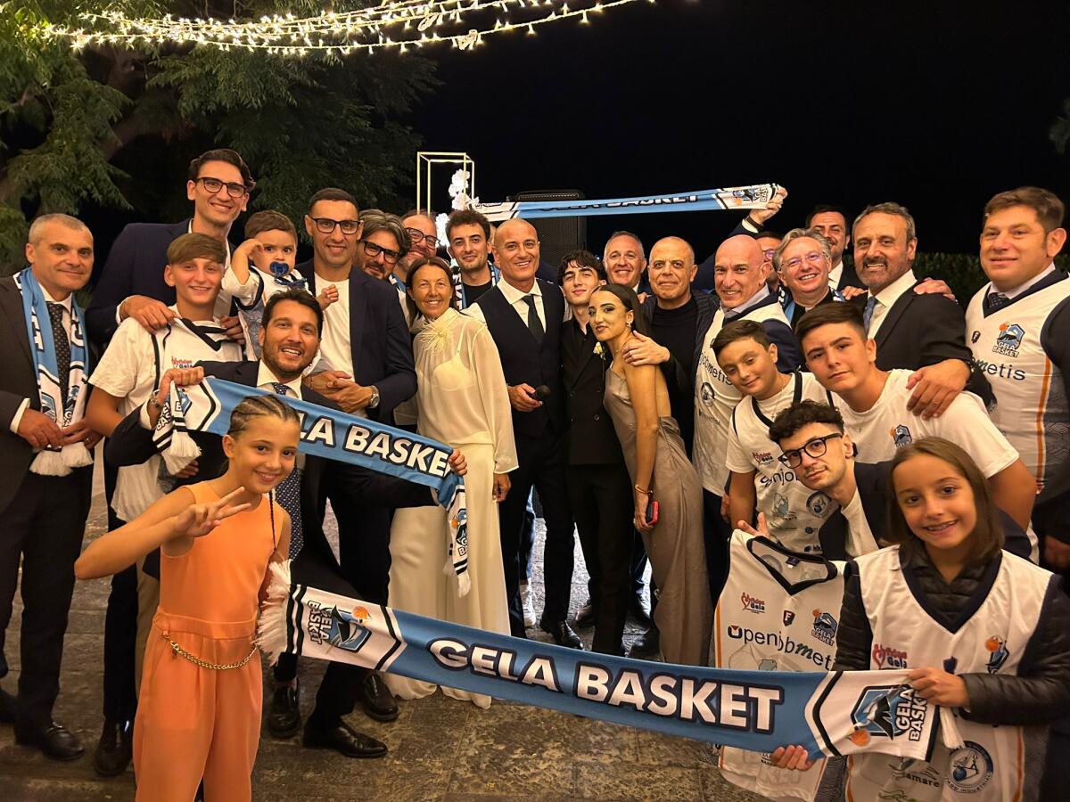 Grande festa in casa Gela basket per le nozze d’argento di coach Totò e Filippa - 