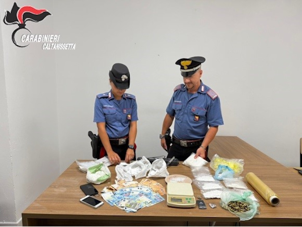 Droga, munizioni e soldi. Arrestata gelese di 24 anni - 