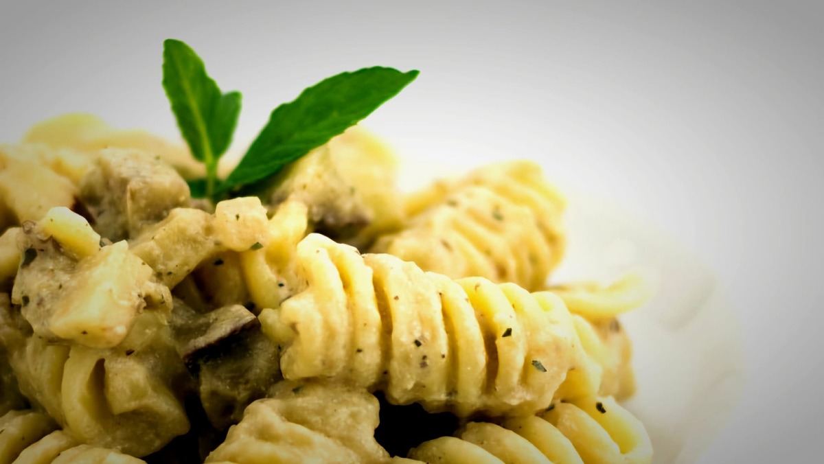 Fusilloni alla crema di melanzane e menta -
