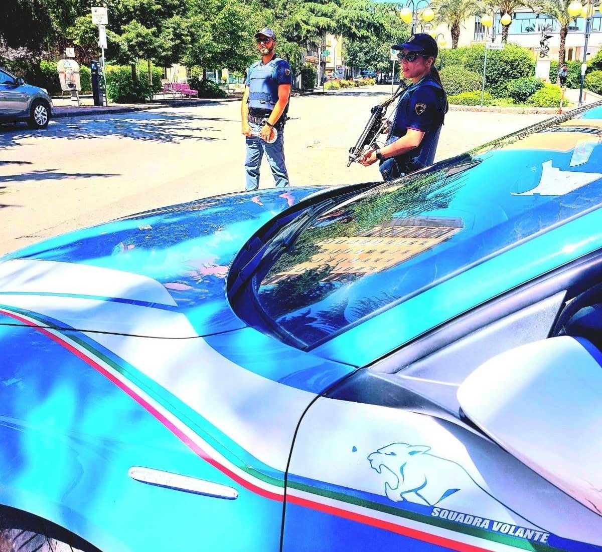 Viola misura cautelare, arrestato dalla polizia -