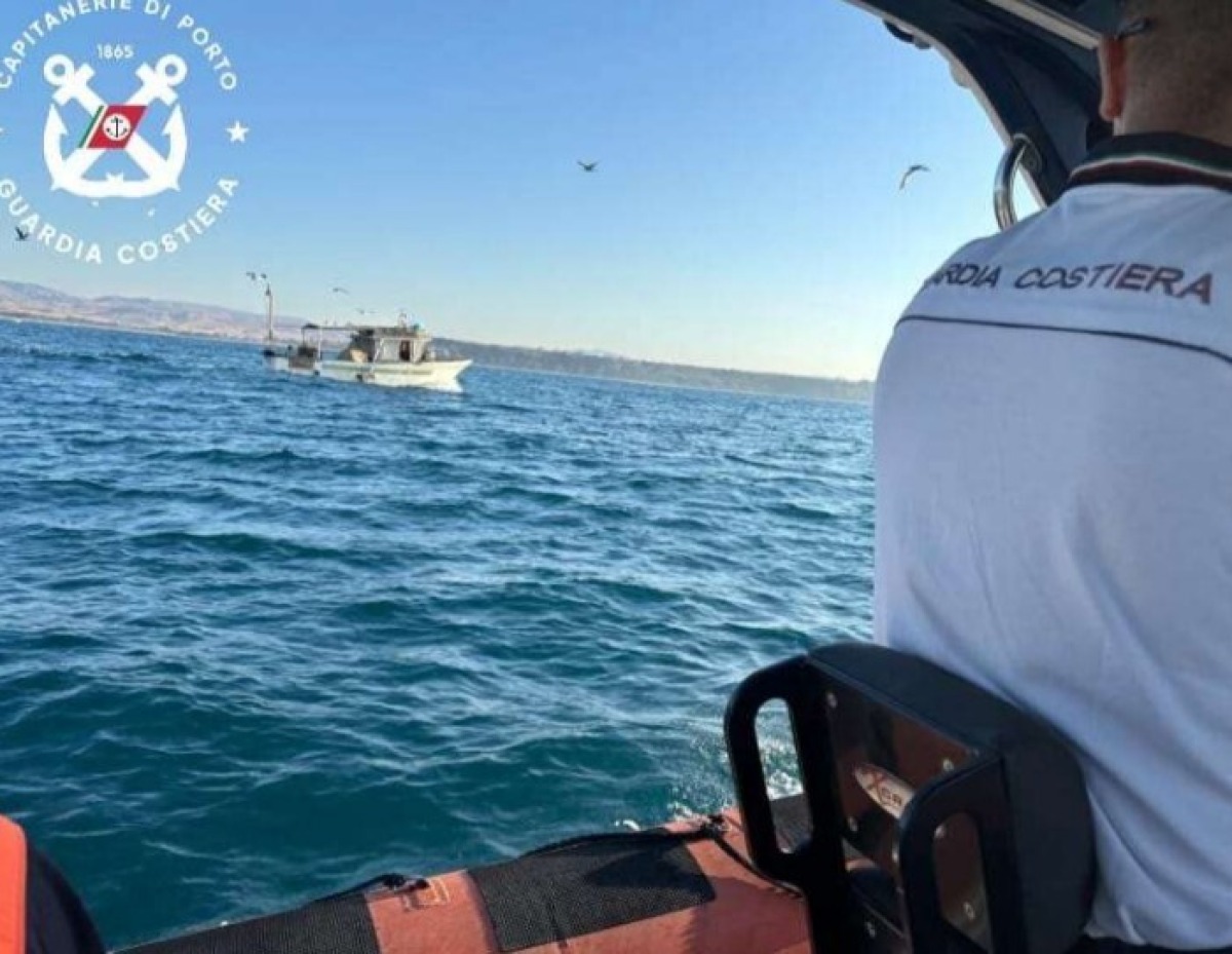 Pesca a strascico illegale, interviene la Guardia Costiera  - 