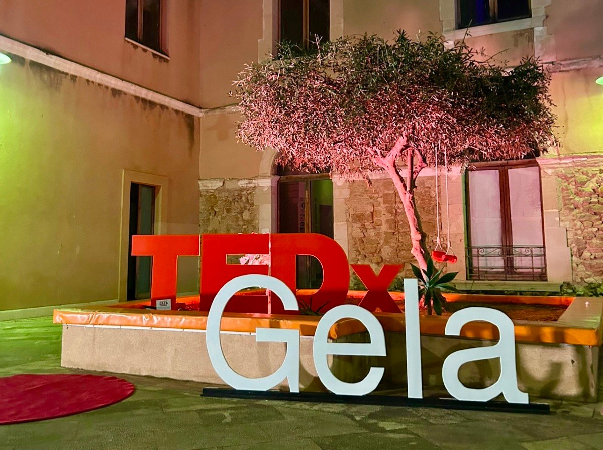 TEDxGela il 18 ottobre al teatro Eschilo con “Sradicati”