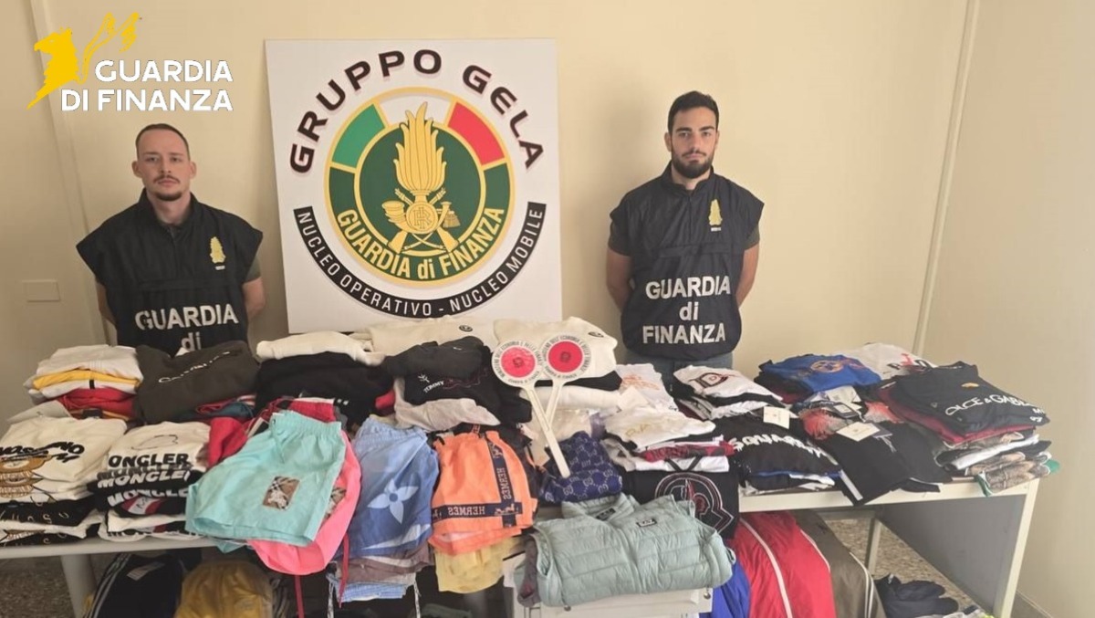 Merce contraffatta, sequestro al mercato settimanale  - 