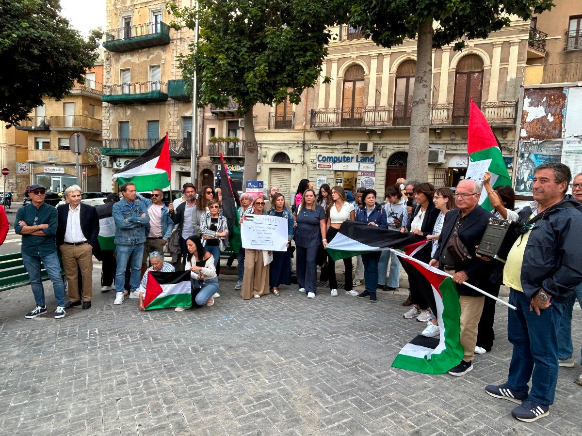 Flashmob contro tutte le guerre e i genocidi -