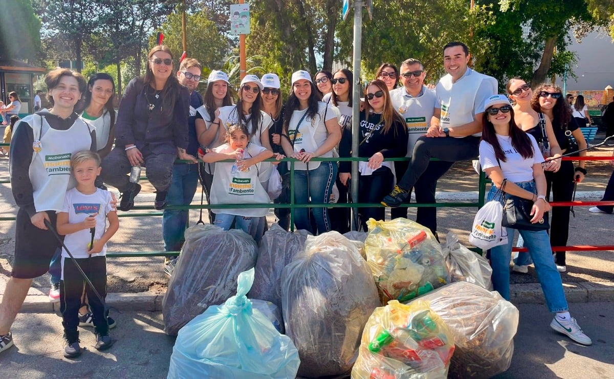 La "passeggiata ecologica" per ripulire il quartiere - 