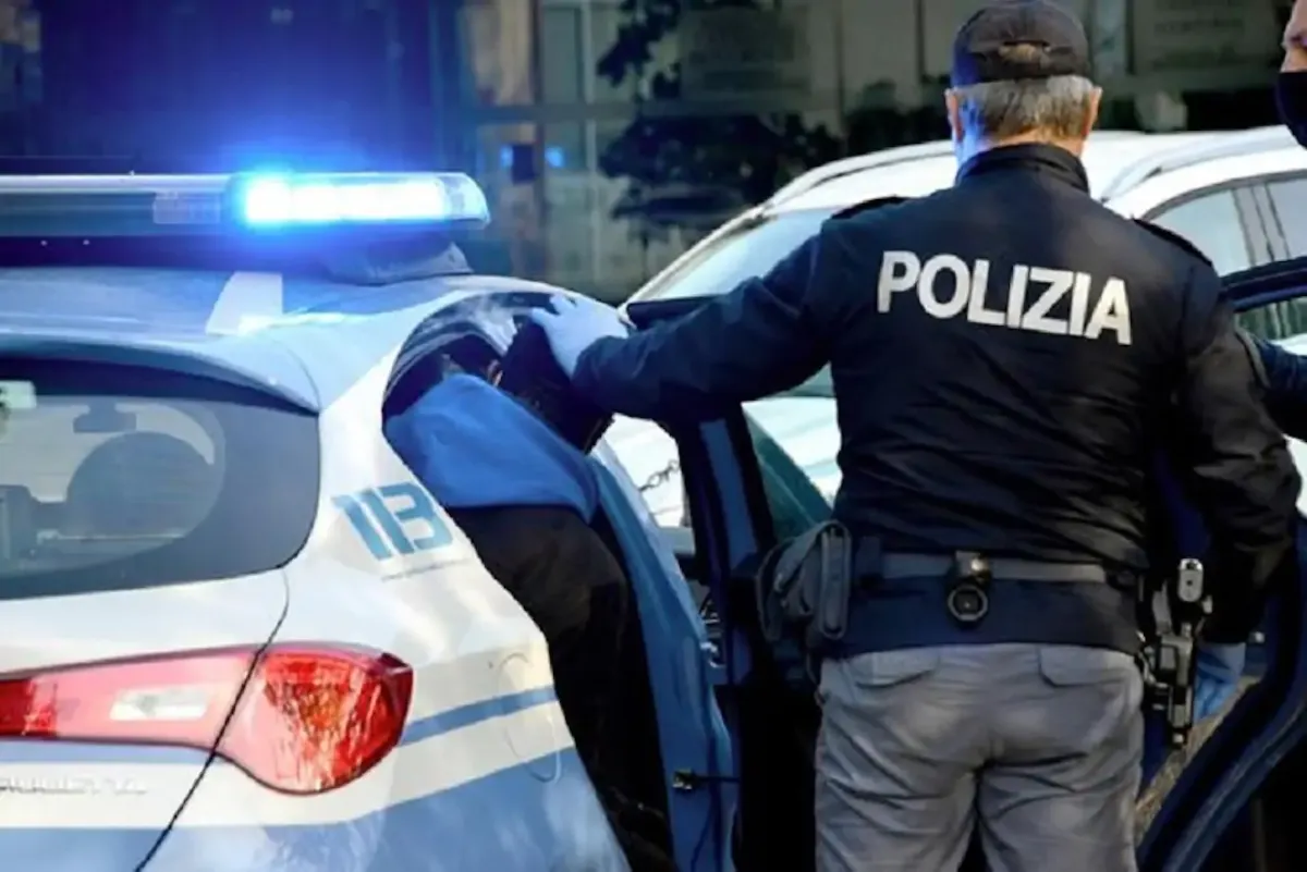 Spaccia droga vicino ad una scuola, arrestato niscemese -