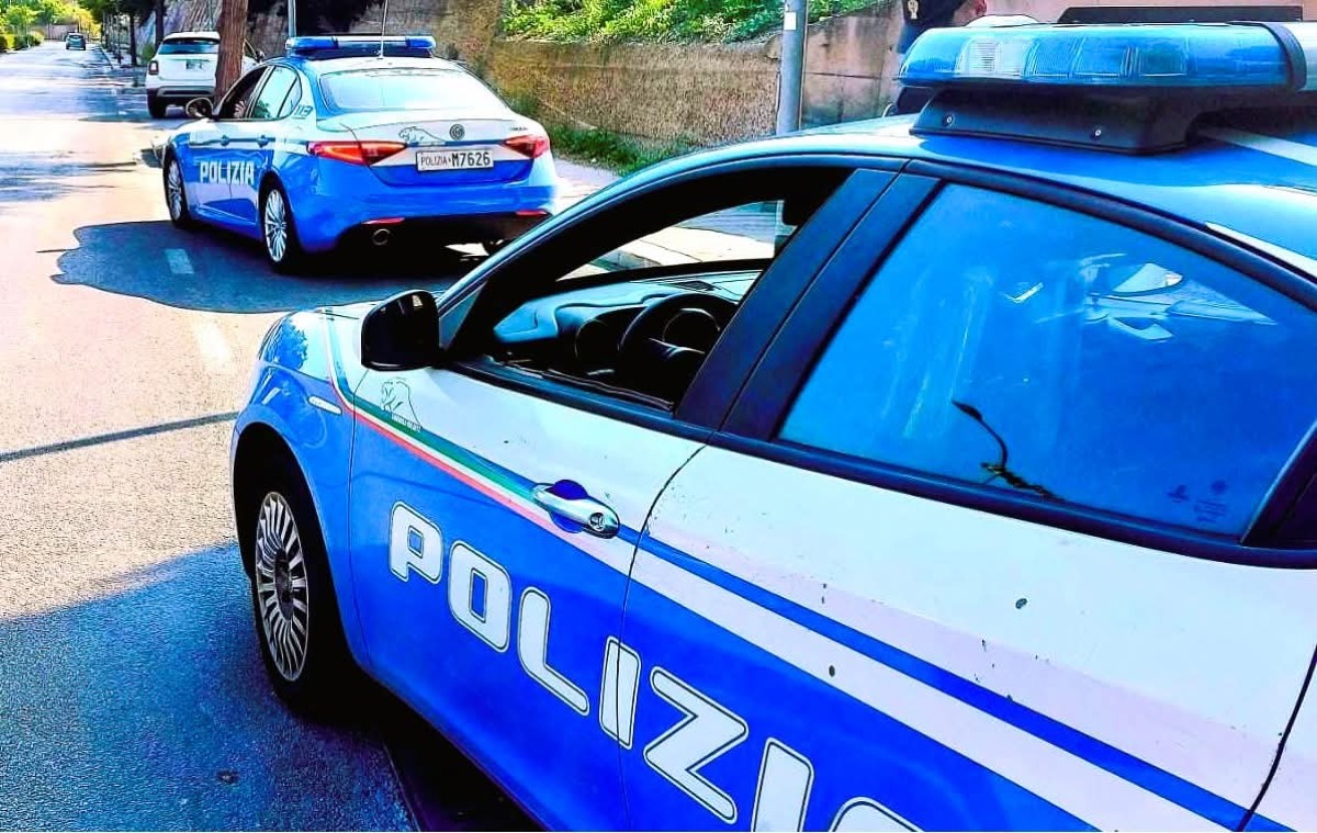 Sfuggono all'alt della polizia, avevano droga   -