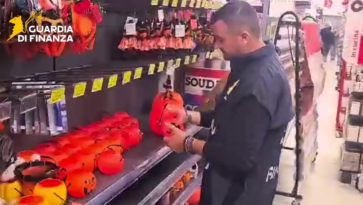 Sequestrati prodotti per Halloween non sicuri -