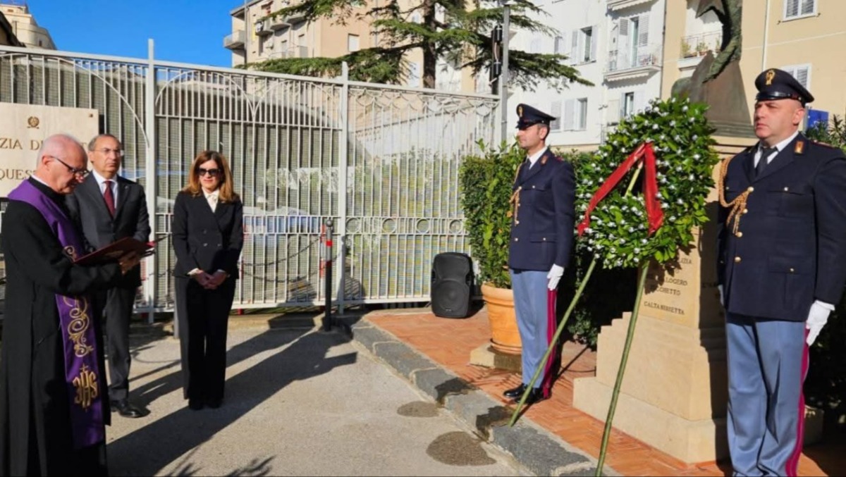 Omaggio ai caduti della polizia 