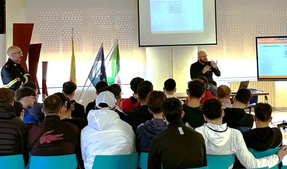 Incontro a scuola sulla sicurezza stradale  - 