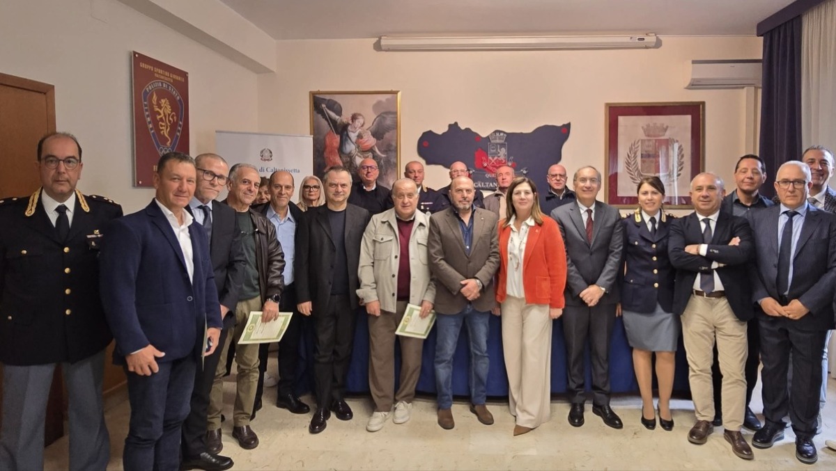 Medaglie di commiato ai poliziotti in pensione  - 