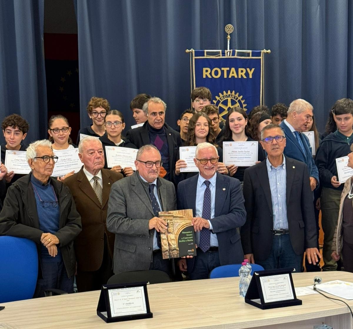Premiati studenti della 2B dell'istituto Romagnoli  - 