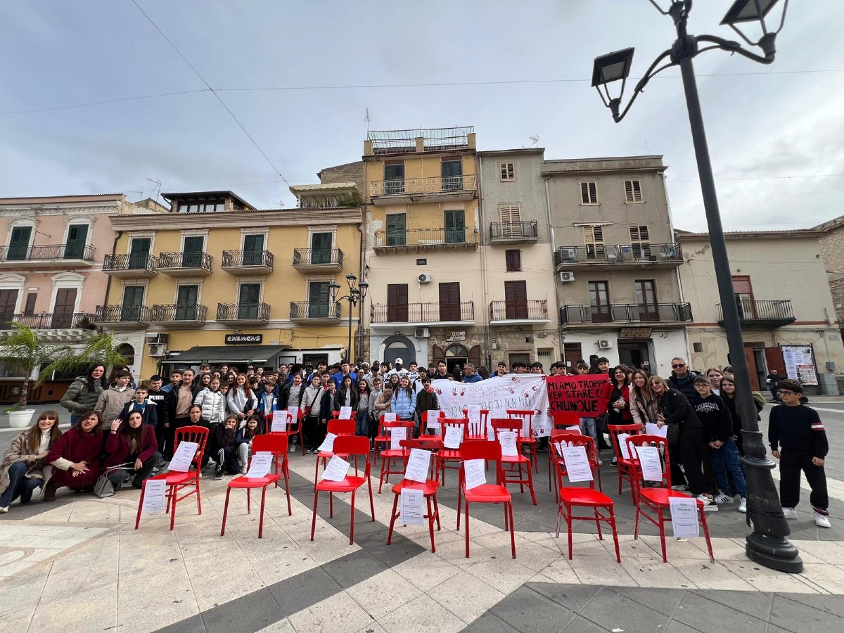 "Una sedia per ogni voce spenta” - 