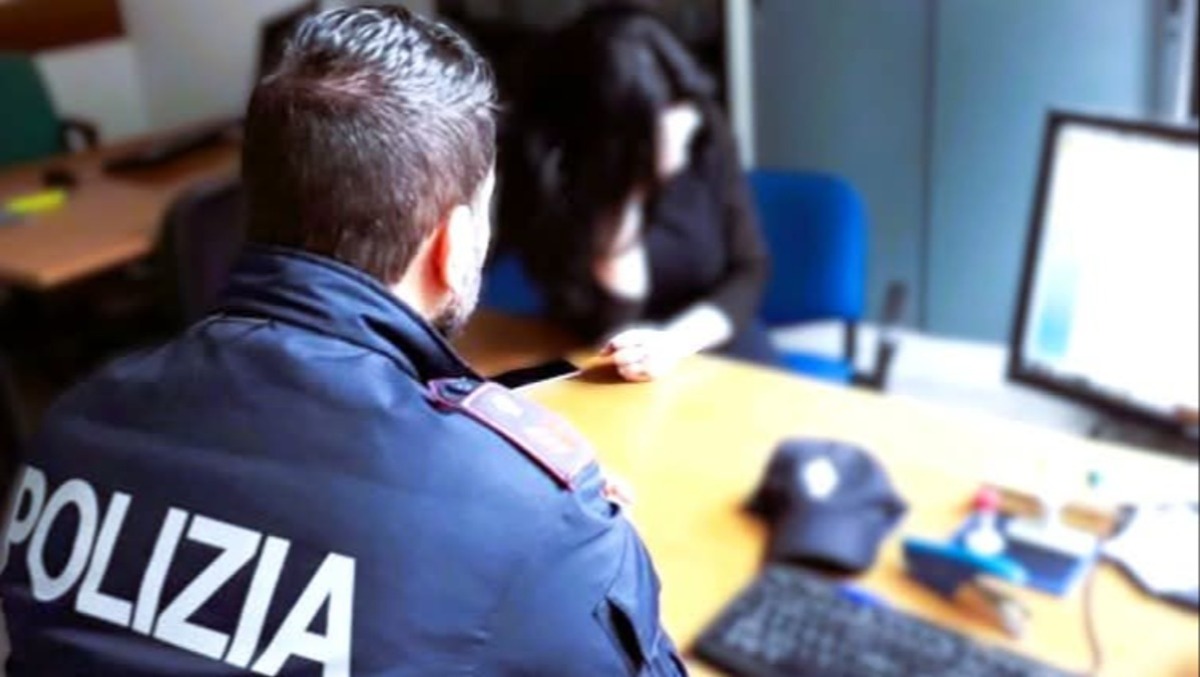 Vittima di violenza, denuncia il compagno e ringrazia la Polizia  - 