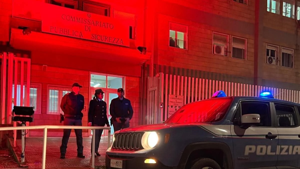 Illuminati di arancione i commissariati di Gela e Niscemi  - 